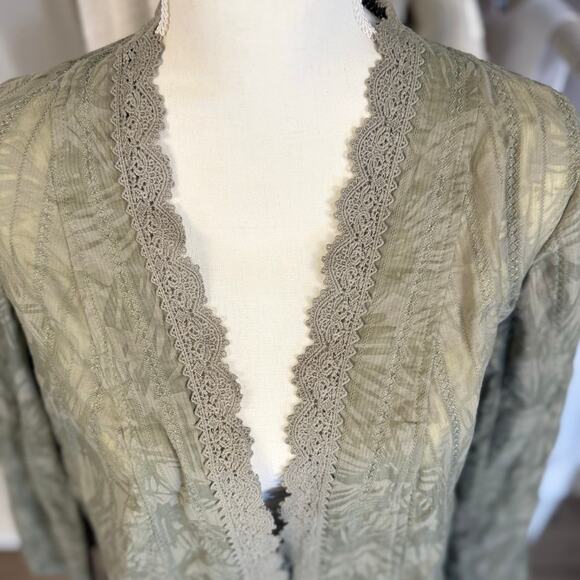 Chico's Women's Size 2 Beige Crochet Trim Palm Leaf Open Front Jacket #3426. - Picture 4 of 8